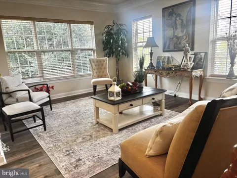 15 Swanton Ln #200, Gaithersburg, MD 20878