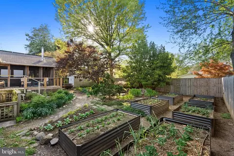 Exterior - 11112 Nicholas Dr, Silver Spring, MD 20902 photo 10 of 10