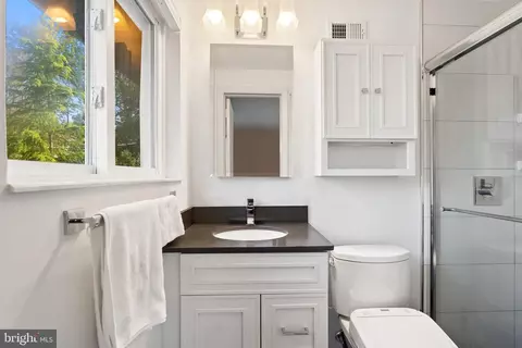Bath - 11112 Nicholas Dr, Silver Spring, MD 20902 photo 2 of 4