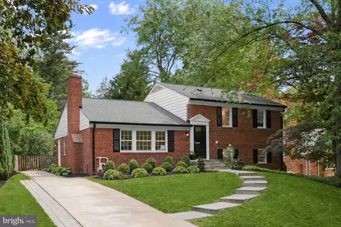 6204 Redwing Ct, Bethesda, MD 20817