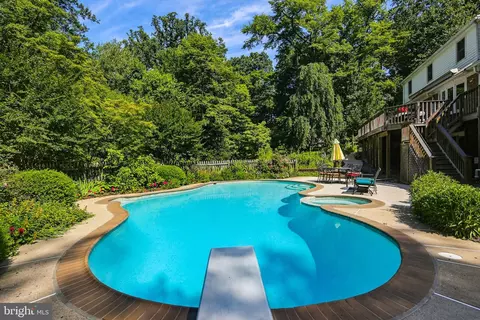 Exterior - 17004 Woodale Dr, Ashton, MD 20861 photo 10 of 22