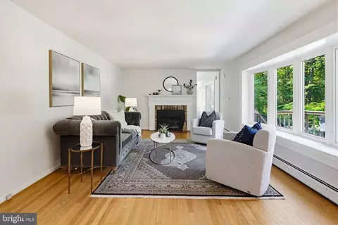 Living - 17004 Woodale Dr, Ashton, MD 20861 photo 4 of 8