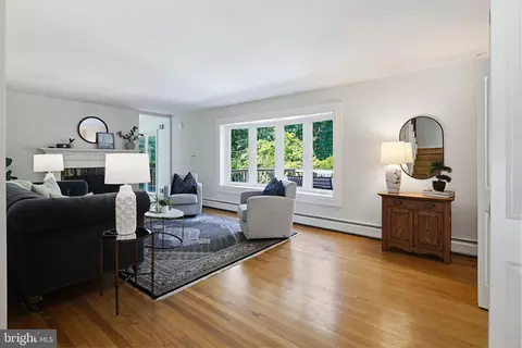 Living - 17004 Woodale Dr, Ashton, MD 20861 photo 3 of 8