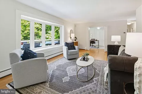 Living - 17004 Woodale Dr, Ashton, MD 20861 photo 5 of 8