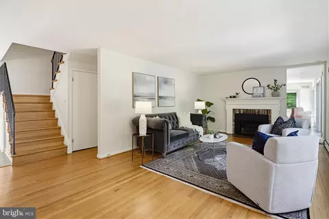Living - 17004 Woodale Dr, Ashton, MD 20861 photo 7 of 8