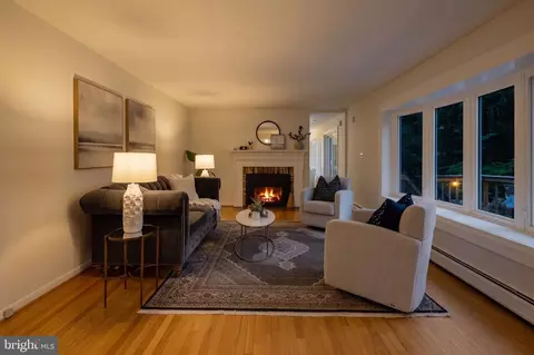 Living - 17004 Woodale Dr, Ashton, MD 20861 photo 2 of 8