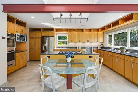 Kitchen - 17004 Woodale Dr, Ashton, MD 20861 photo 4 of 12