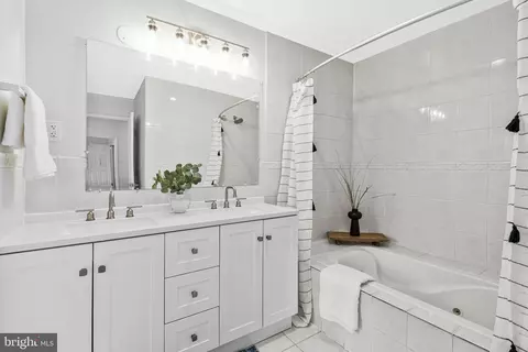 Bath - 11515 Goodloe Rd, Silver Spring, MD 20906 photo 2 of 2