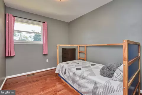 Bedroom - 1007 Venice Dr, Silver Spring, MD 20904 photo 4 of 6
