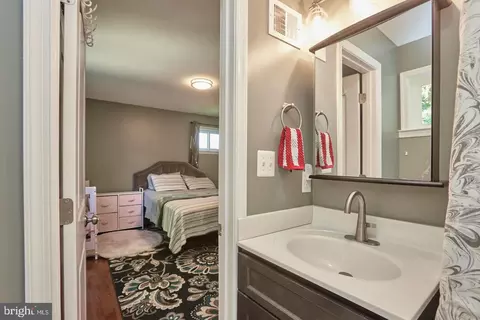 Bath - 1007 Venice Dr, Silver Spring, MD 20904 photo 1 of 4