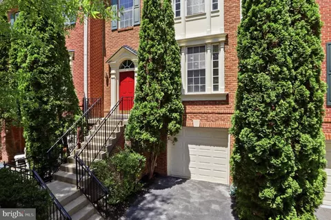 218 Painted Post Ln, Gaithersburg, MD 20878