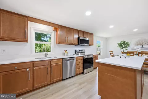 Kitchen - 19213 Wootton Ave, Poolesville, MD 20837 photo 1 of 2