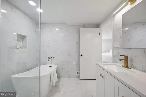 Bath - 19213 Wootton Ave, Poolesville, MD 20837 photo 4 of 7