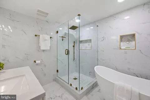 Bath - 19213 Wootton Ave, Poolesville, MD 20837 photo 2 of 7