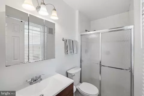 Bath - 19608 Gott St, Poolesville, MD 20837 photo 3 of 3