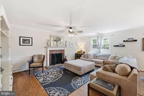 Living - 19608 Gott St, Poolesville, MD 20837 photo 3 of 3