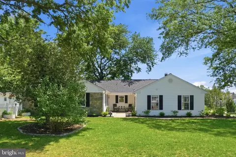 Exterior - 19608 Gott St, Poolesville, MD 20837 photo 2 of 9