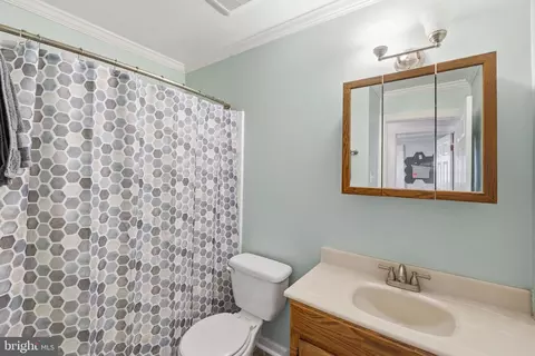 Bath - 19608 Gott St, Poolesville, MD 20837 photo 2 of 3