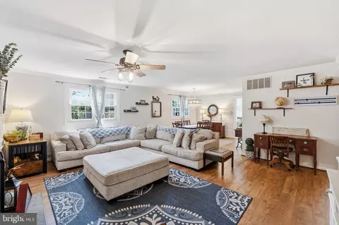 Living - 19608 Gott St, Poolesville, MD 20837 photo 1 of 3