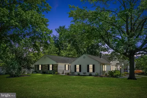 Exterior - 19608 Gott St, Poolesville, MD 20837 photo 3 of 9