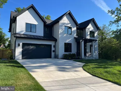 8314 Thoreau Dr, Bethesda, MD 20817