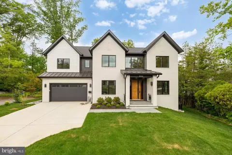 8314 Thoreau Dr, Bethesda, MD 20817