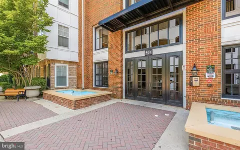 501 Hungerford Dr #P82, Rockville, MD 20850