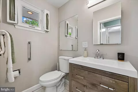 Bath - 11518 Charlton Dr, Silver Spring, MD 20902 photo 2 of 5