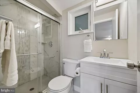 Bath - 11518 Charlton Dr, Silver Spring, MD 20902 photo 3 of 5