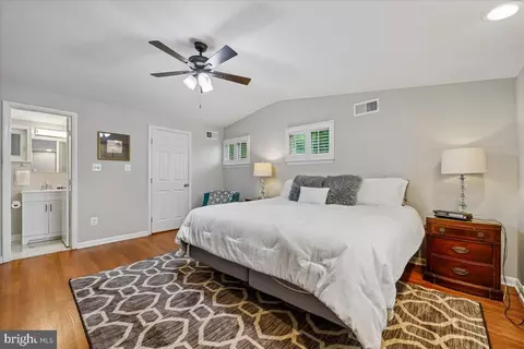 Bedroom - 11518 Charlton Dr, Silver Spring, MD 20902 photo 3 of 7
