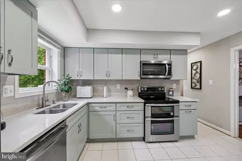 Kitchen - 11518 Charlton Dr, Silver Spring, MD 20902 photo 3 of 3