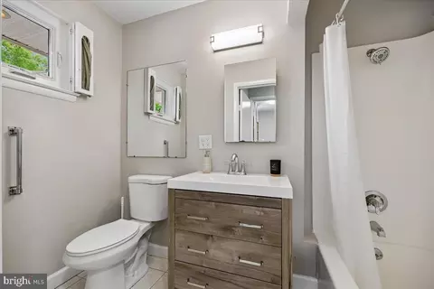 Bath - 11518 Charlton Dr, Silver Spring, MD 20902 photo 1 of 5