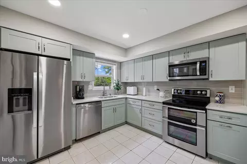 Kitchen - 11518 Charlton Dr, Silver Spring, MD 20902 photo 1 of 3
