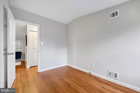 Bedroom - 11518 Charlton Dr, Silver Spring, MD 20902 photo 6 of 7