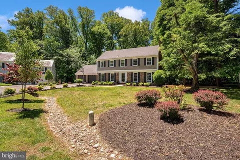 8508 Scarboro Ct, Potomac, MD 20854