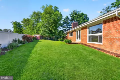 Exterior - 914 Kenbrook Ct, Silver Spring, MD 20902 photo 4 of 5