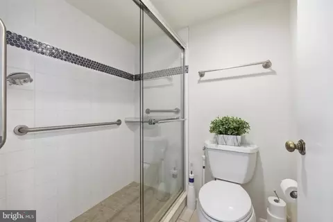 Bath - 15115 Interlachen Dr #3-215, Silver Spring, MD 20906 photo 2 of 3