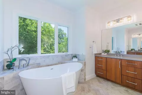 Bath - 8018 Takoma Ave, Silver Spring, MD 20910 photo 2 of 9