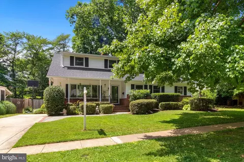 9504 Wadsworth Dr, Bethesda, MD 20817