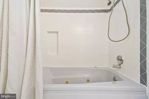 Bath - 816 Gist Ave, Silver Spring, MD 20910 photo 3 of 5