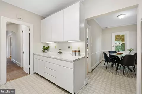 Entry Way - 816 Gist Ave, Silver Spring, MD 20910 photo 2 of 7
