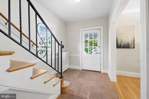 Entry Way - 816 Gist Ave, Silver Spring, MD 20910 photo 5 of 7