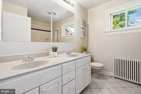 Bath - 816 Gist Ave, Silver Spring, MD 20910 photo 2 of 5