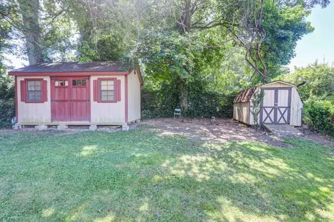 Exterior - 8906 Pennsylvania Ave, Silver Spring, MD 20910 photo 6 of 10