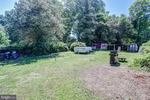 Exterior - 8906 Pennsylvania Ave, Silver Spring, MD 20910 photo 4 of 10
