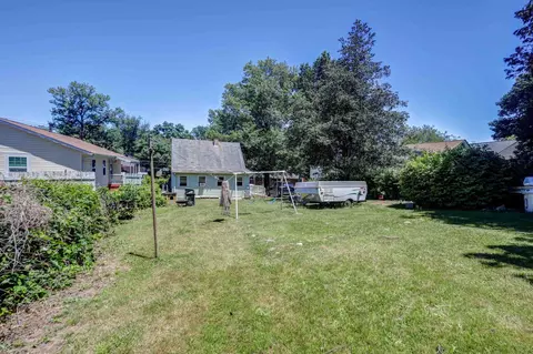 Exterior - 8906 Pennsylvania Ave, Silver Spring, MD 20910 photo 7 of 10
