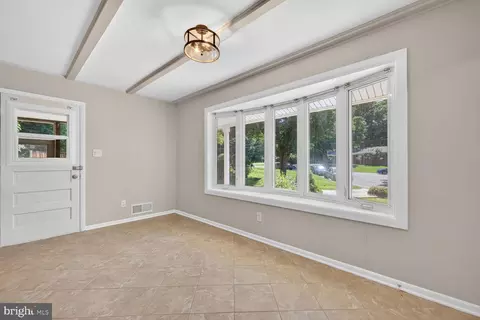 Living - 13105 Jingle Ln, Silver Spring, MD 20906 photo 9 of 9