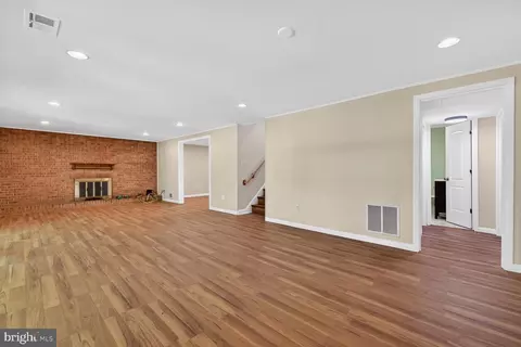 Living - 13105 Jingle Ln, Silver Spring, MD 20906 photo 8 of 9