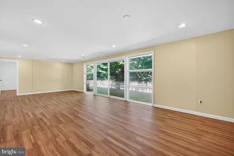 Living - 13105 Jingle Ln, Silver Spring, MD 20906 photo 7 of 9