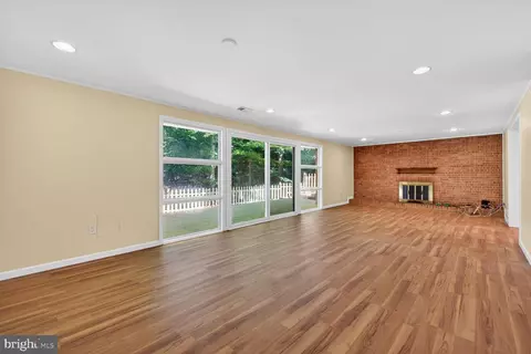 Living - 13105 Jingle Ln, Silver Spring, MD 20906 photo 6 of 9